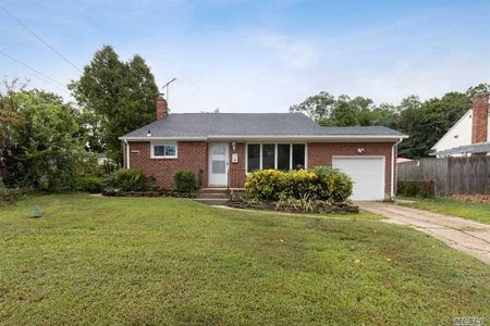 Image 1 of 20 for 20 Oakley Drive in Long Island, Huntington Sta, NY, 11746