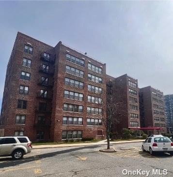 209-39 23rd Ave #6K in Queens, Bayside, NY 11360