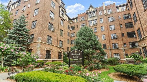 Image 1 of 18 for 292 Main Street #3A in Westchester, White Plains, NY, 10601