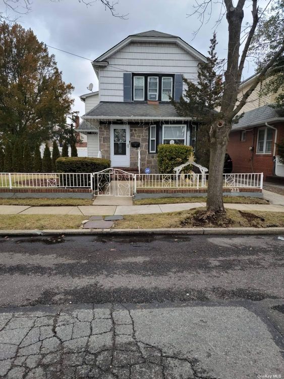 Image 1 of 8 for 55 W Euclid Street in Long Island, Valley Stream, NY, 11580