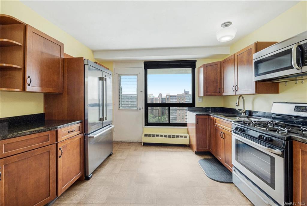 61-25 98th Street #16N in Queens, Rego Park, NY 11374