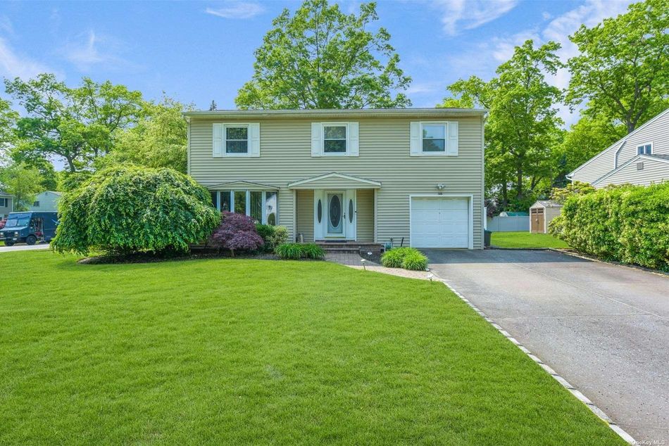 Image 1 of 29 for 35 Tulipwood Drive in Long Island, Commack, NY, 11725