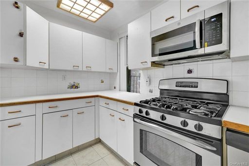 Image 1 of 17 for 245 Parkview Avenue #2A in Westchester, Bronxville, NY, 10708