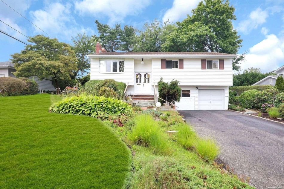 Image 1 of 26 for 8 Balsam Lane in Long Island, Commack, NY, 11725