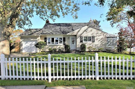 Image 1 of 34 for 15 Ashfield Place in Long Island, Babylon, NY, 11702