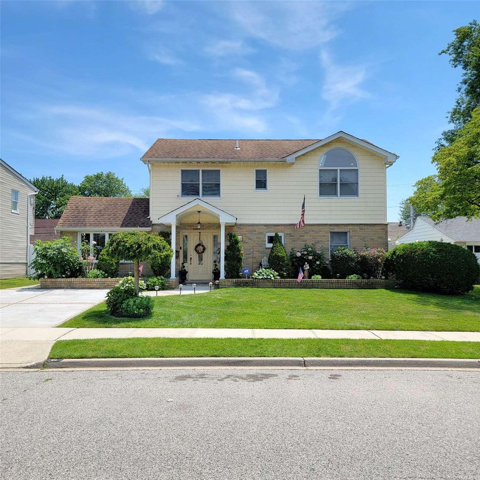 Image 1 of 20 for 84 N Elm Drive in Long Island, Levittown, NY, 11756