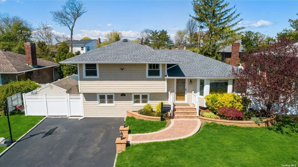 Image 1 of 31 for 14 Center Drive in Long Island, Syosset, NY, 11791