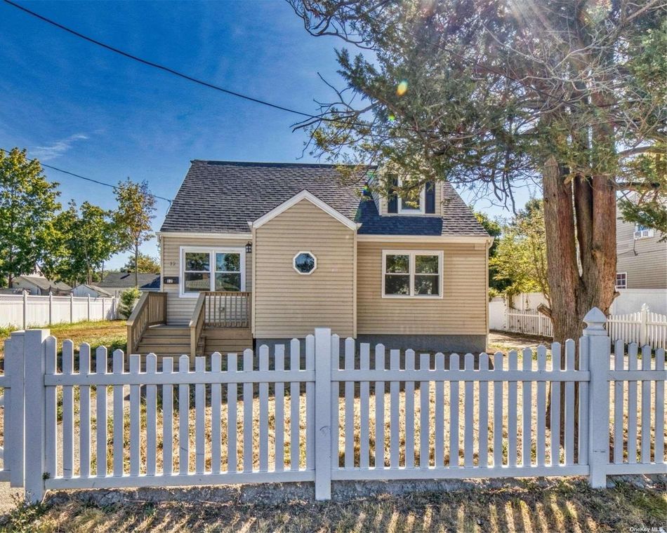 Image 1 of 18 for 12 S Prospect Street in Long Island, Copiague, NY, 11726