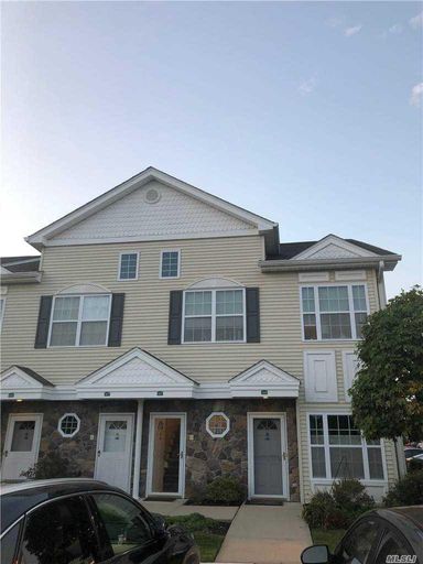 Image 1 of 11 for 425 Autumn Drive in Long Island, East Meadow, NY, 11554
