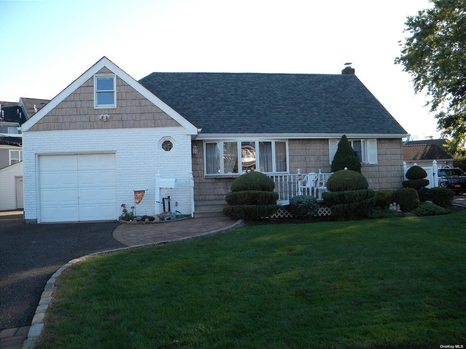 Image 1 of 18 for 86 Lloyd in Long Island, East Meadow, NY, 11554