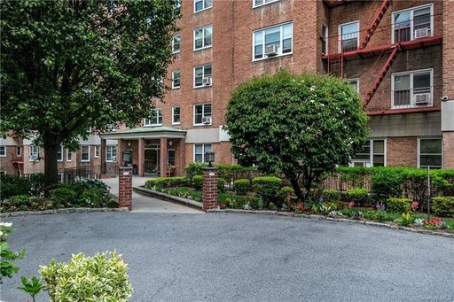 Image 1 of 34 for 290 Collins Avenue #6B in Westchester, Mount Vernon, NY, 10552