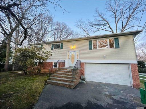 Image 1 of 17 for 12 Frostfield Pl in Long Island, Melville, NY, 11747