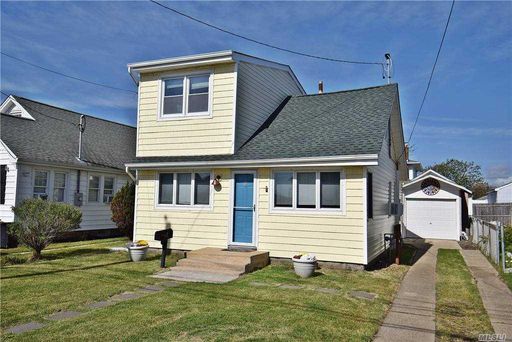 Image 1 of 21 for 9 Lee Place in Long Island, Amity Harbor, NY, 11701