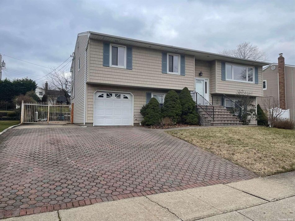 Image 1 of 34 for 46 W Lane Drive in Long Island, Plainview, NY, 11803