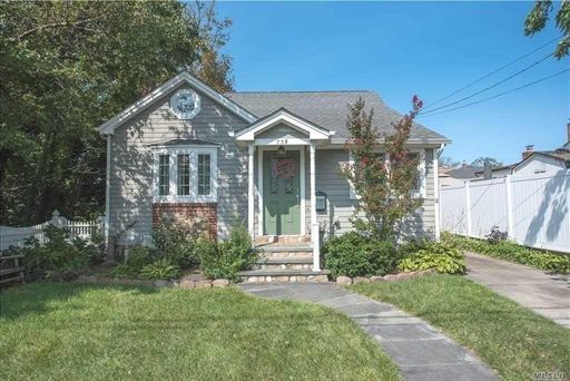 Image 1 of 14 for 739 Bay 7th St in Long Island, West Islip, NY, 11795
