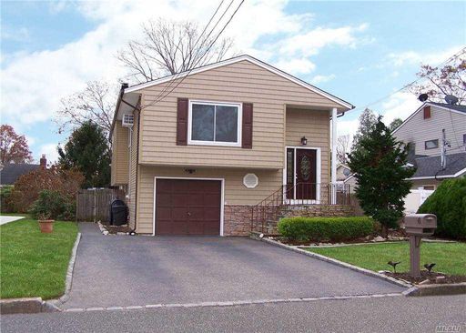 Image 1 of 16 for 6 Atlantic Street in Long Island, Holtsville, NY, 11742