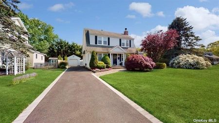 Image 1 of 30 for 8 Nelson Court in Long Island, Blue Point, NY, 11715