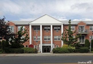 Image 1 of 14 for 250 N Village Avenue #B2 in Long Island, Rockville Centre, NY, 11570