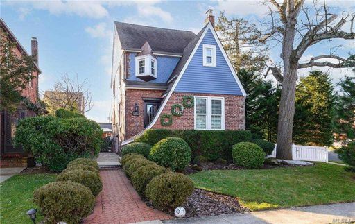 Image 1 of 33 for 2 Dubonnet Road in Long Island, Valley Stream, NY, 11581