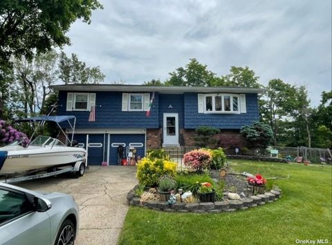 Image 1 of 31 for 11 Stonington Circle in Long Island, Wheatley Heights, NY, 11798