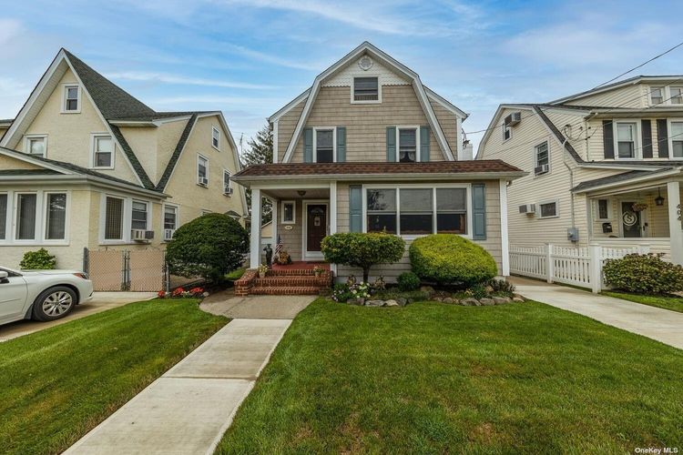 Image 1 of 21 for 408 Windsor Place in Long Island, Oceanside, NY, 11572