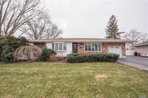 Image 1 of 26 for 1 Spinner Lane in Long Island, Commack, NY, 11725