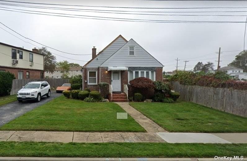 16 North Drive in Long Island, Valley Stream, NY 11580