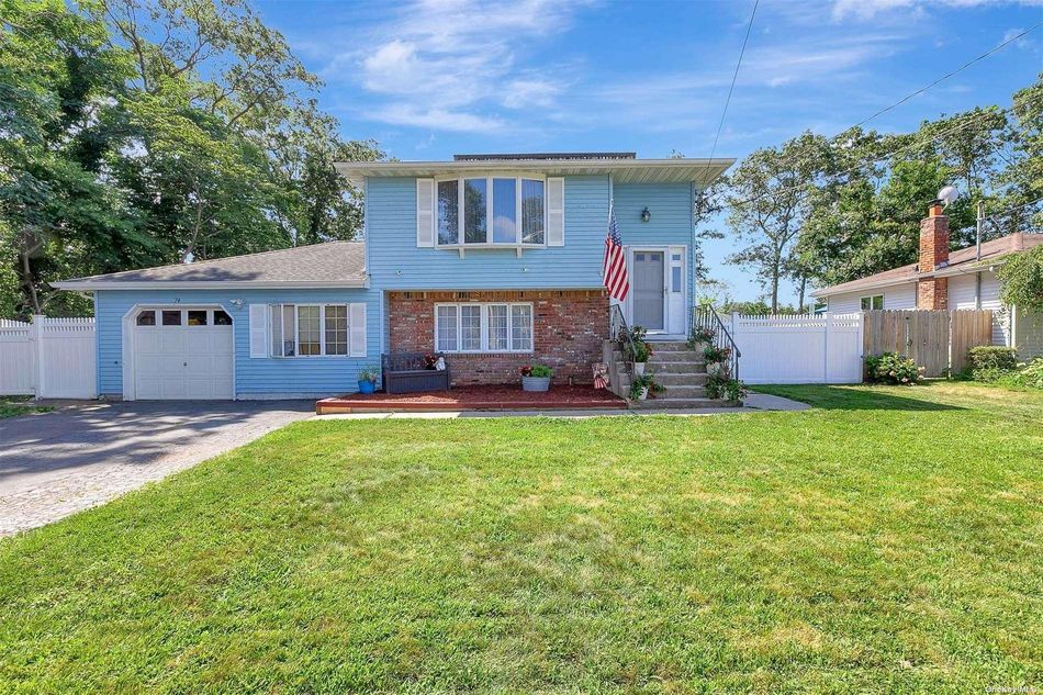 Image 1 of 36 for 74 Beach Street in Long Island, Holbrook, NY, 11741