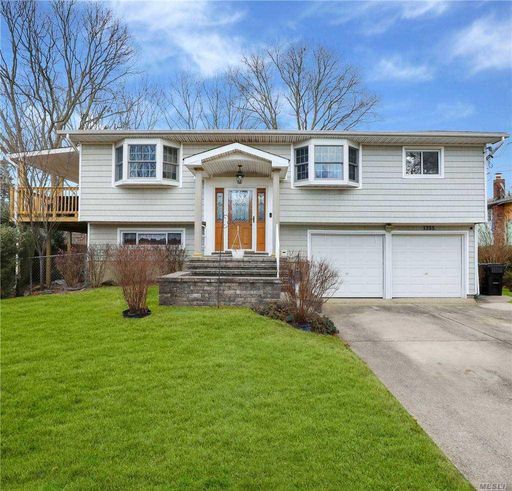 Image 1 of 27 for 1355 Saint Louis Ave in Long Island, Bay Shore, NY, 11706