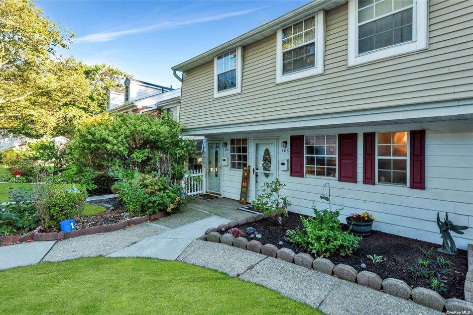 Image 1 of 23 for 408 Towne House Vil #408 in Long Island, Hauppauge, NY, 11749