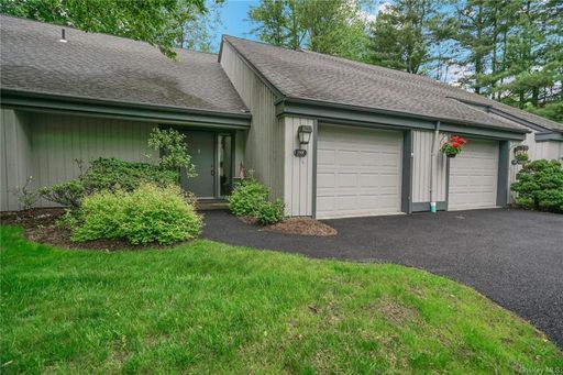 Image 1 of 26 for 350 Heritage Hills #E in Westchester, Somers, NY, 10589