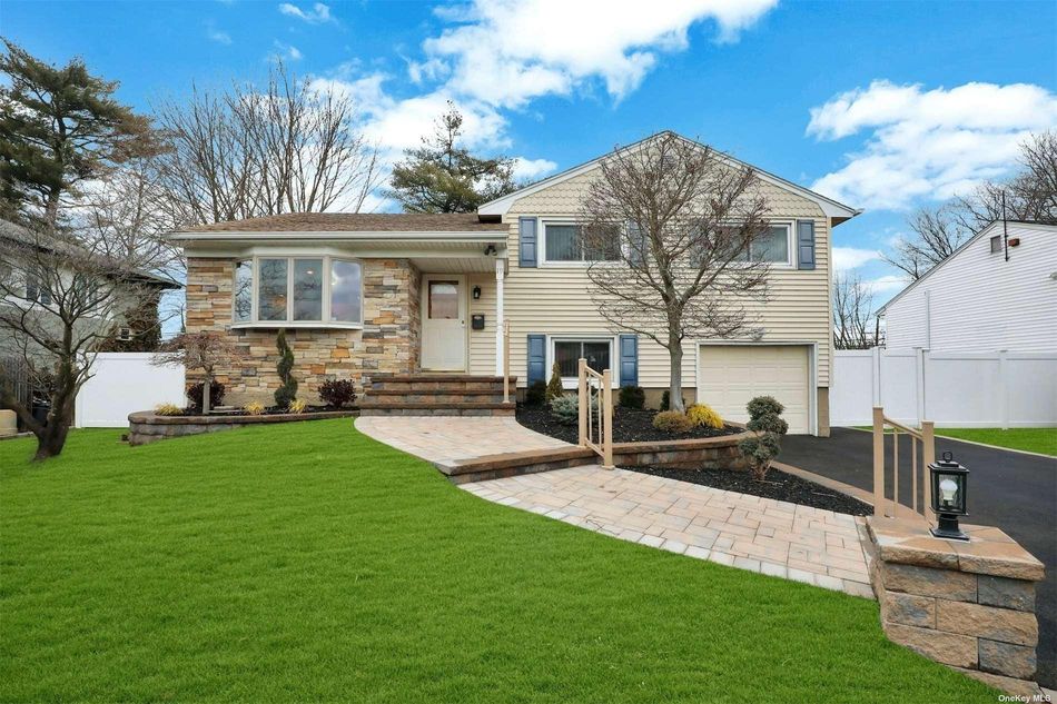 Image 1 of 25 for 19 Frederick Drive in Long Island, Plainview, NY, 11803