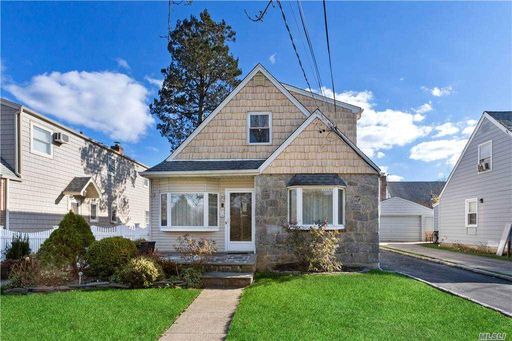 Image 1 of 25 for 181 Raff Ave in Long Island, Floral Park, NY, 11001