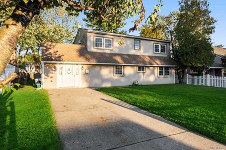 Image 1 of 20 for 27 W Cabot Ln in Long Island, Westbury, NY, 11590