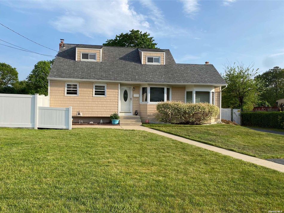 Image 1 of 34 for 16 Kopf Street in Long Island, Brentwood, NY, 11717
