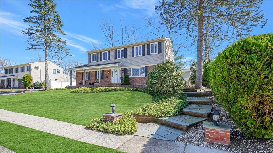 Image 1 of 30 for 11 King Avenue in Long Island, Melville, NY, 11747