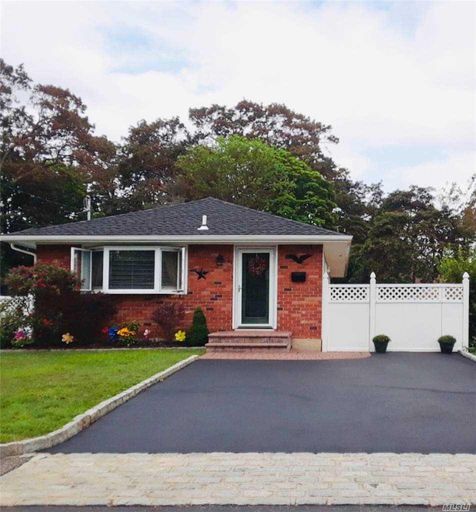 Image 1 of 30 for 61 Spruce St in Long Island, Islip, NY, 11751