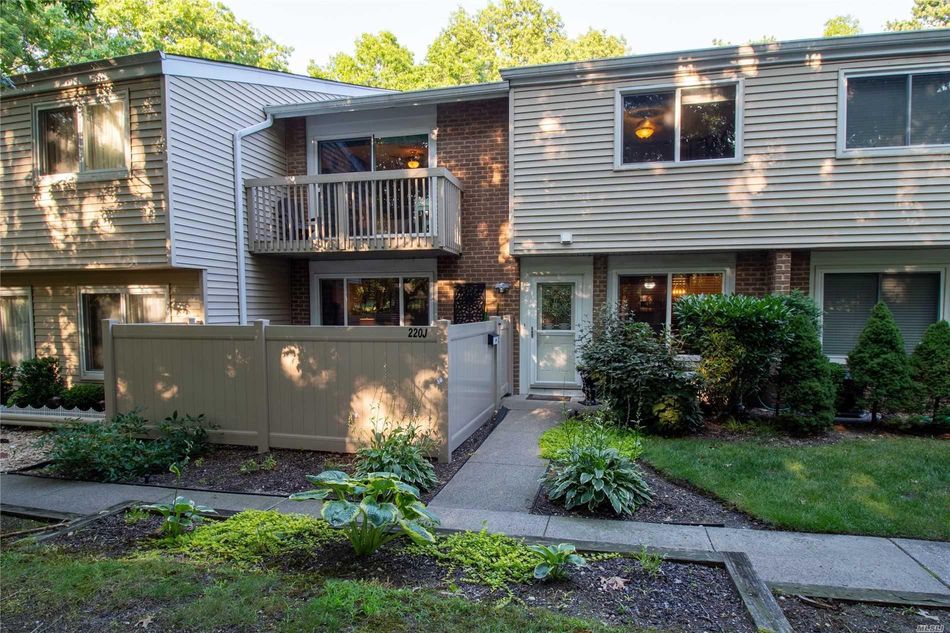 Image 1 of 12 for 220 Springmeadow Drive #J in Long Island, Holbrook, NY, 11741