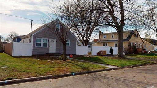 Image 1 of 22 for 15 Halycon Road in Long Island, Lindenhurst, NY, 11757
