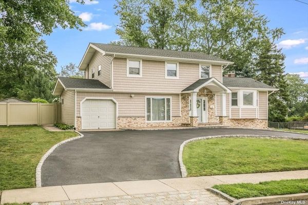 Image 1 of 34 for 11 Hampshire Drive in Long Island, Wheatley Heights, NY, 11798