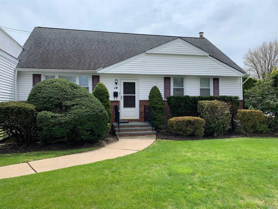Image 1 of 18 for 14 Burling Lane S in Long Island, West Islip, NY, 11795