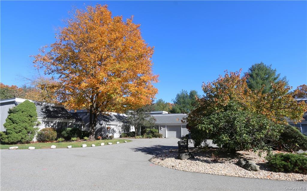 158 Heritage Hills #B in Westchester, Somers, NY 10589