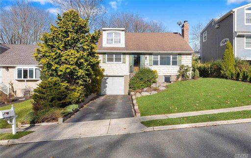 Image 1 of 23 for 9 Franklin Ct in Long Island, Northport, NY, 11768