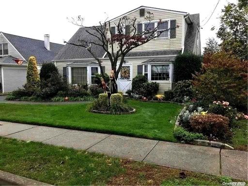 Image 1 of 23 for 38 Chestnut St in Long Island, Hicksville, NY, 11801