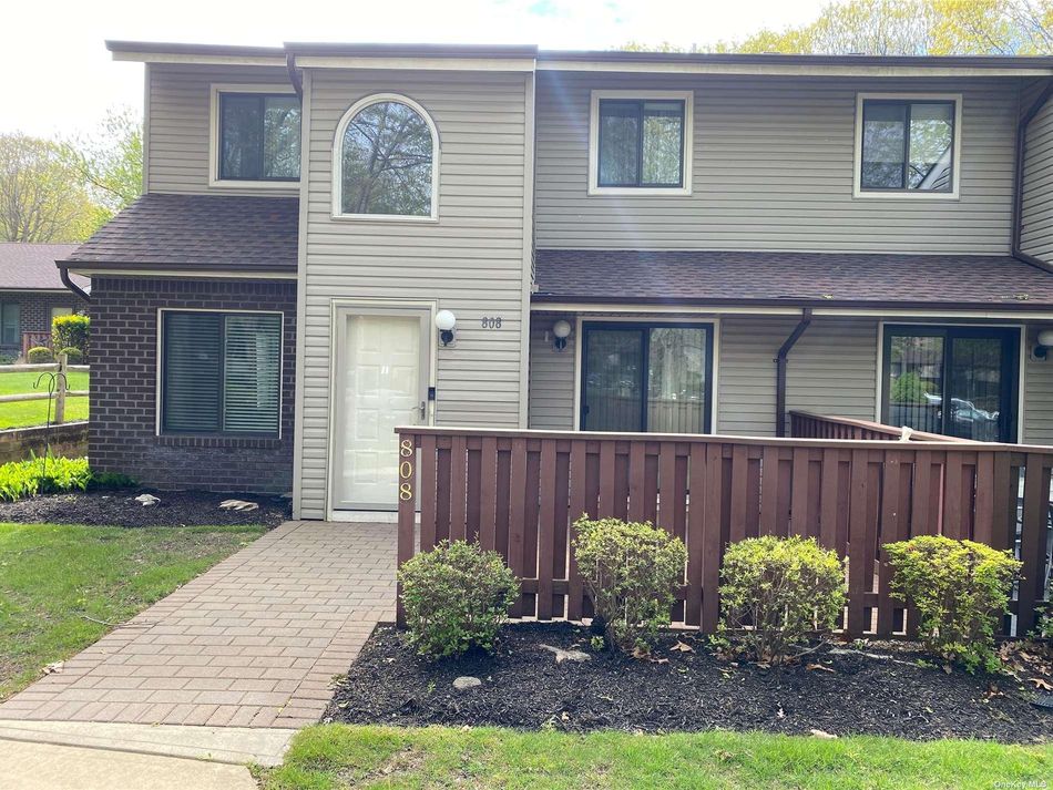 Image 1 of 26 for 808 Woodland Court #808 in Long Island, Coram, NY, 11727