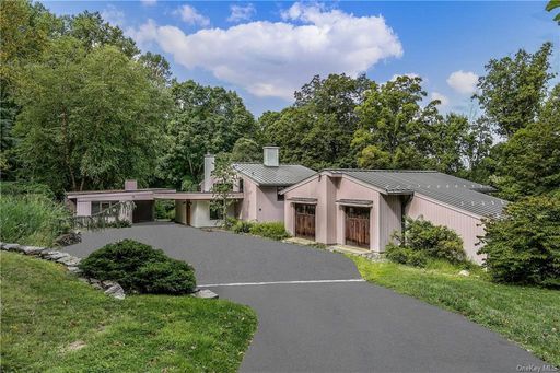 Image 1 of 30 for 2087 Quaker Ridge Road in Westchester, Croton-on-Hudson, NY, 10520