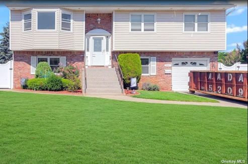 Image 1 of 24 for 3901 Elayne Court in Long Island, Seaford, NY, 11783
