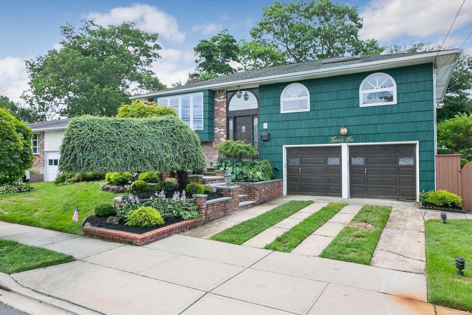 Image 1 of 27 for 26 8th Avenue in Long Island, Farmingdale, NY, 11735