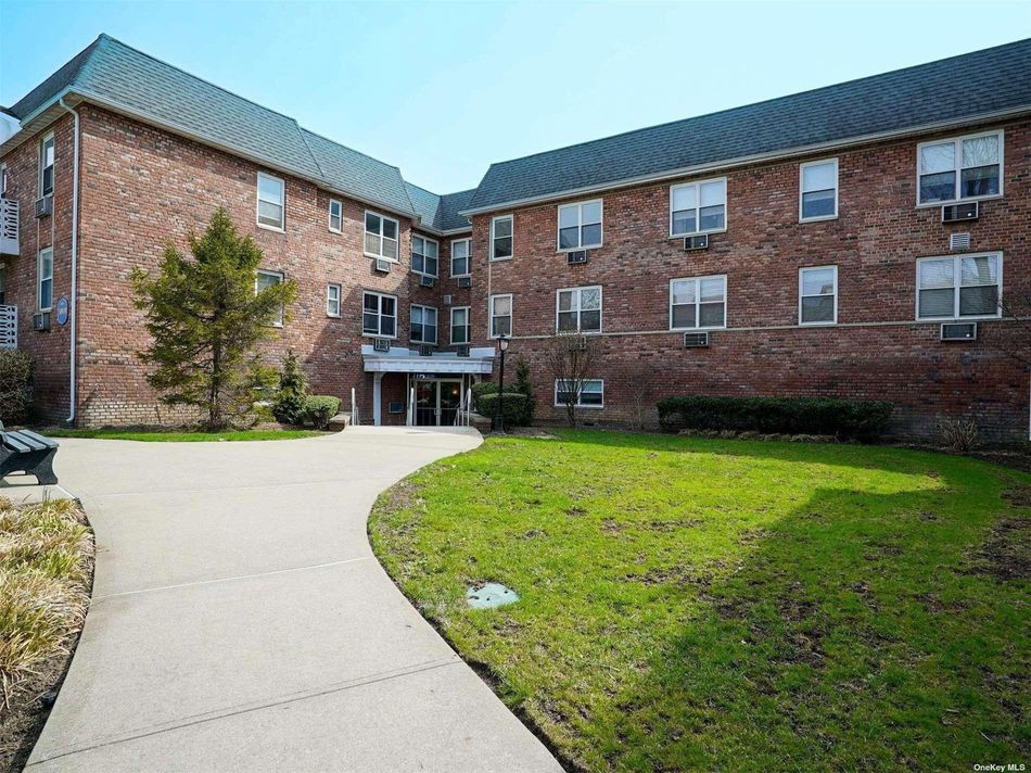 Image 1 of 14 for 2 Fowler Avenue #215 in Long Island, Lynbrook, NY, 11563