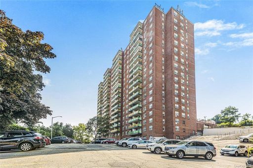 Image 1 of 25 for 1841 Central Park Avenue #16E in Westchester, Yonkers, NY, 10710